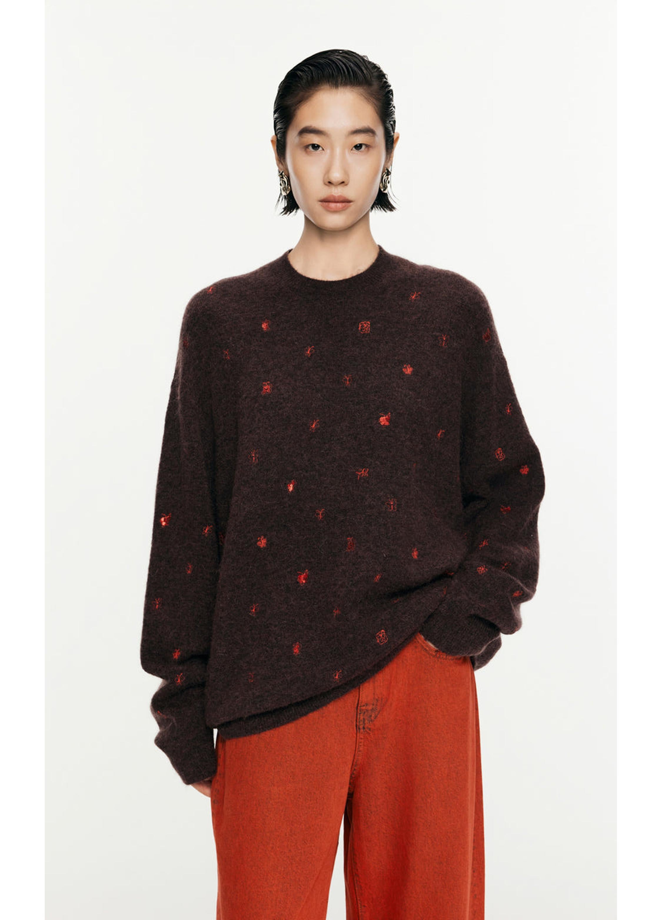 Langarmpullover mit Schmetterlingsstickerei