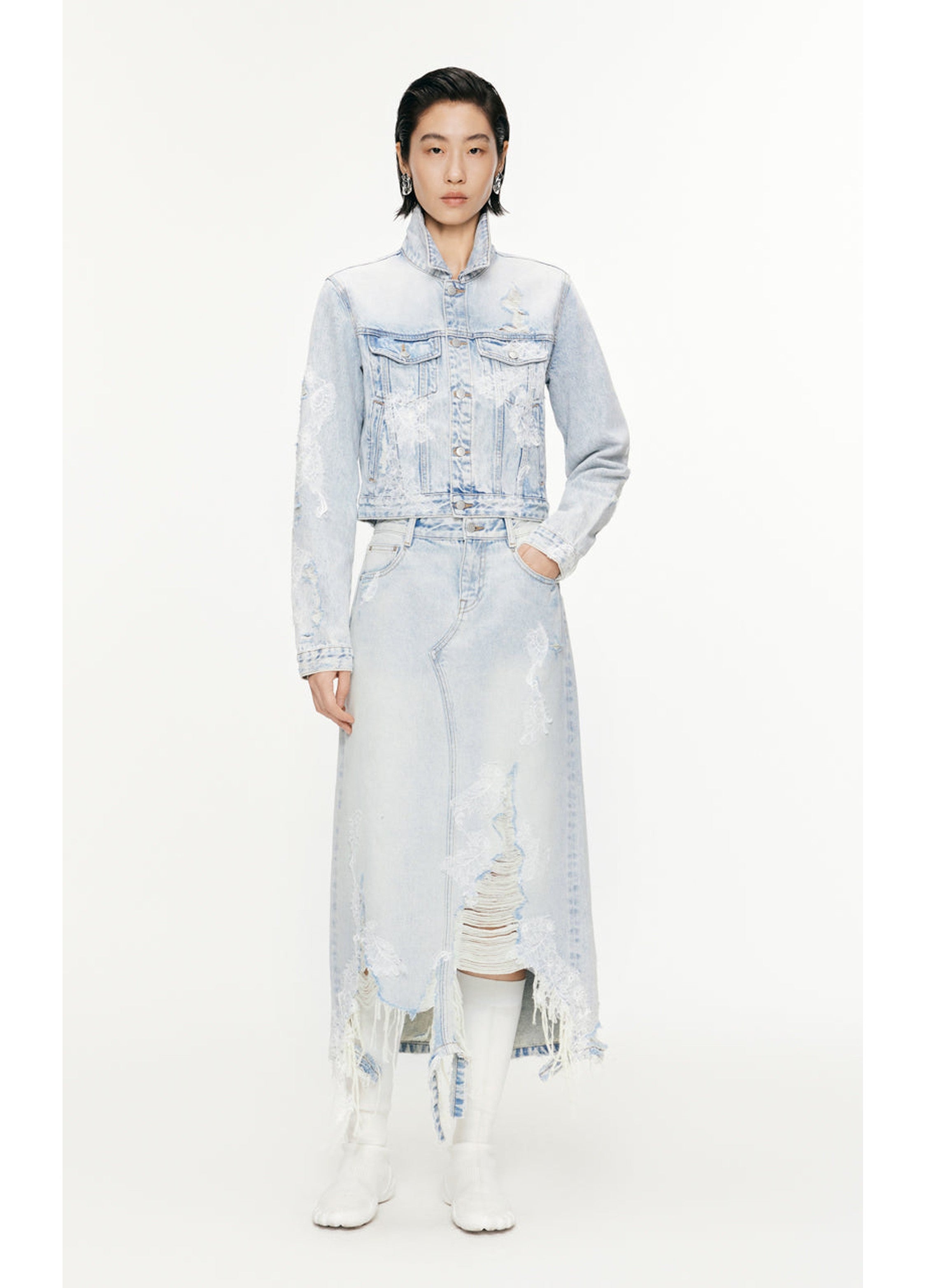 Jeansjacke mit Spitzenpatchwork