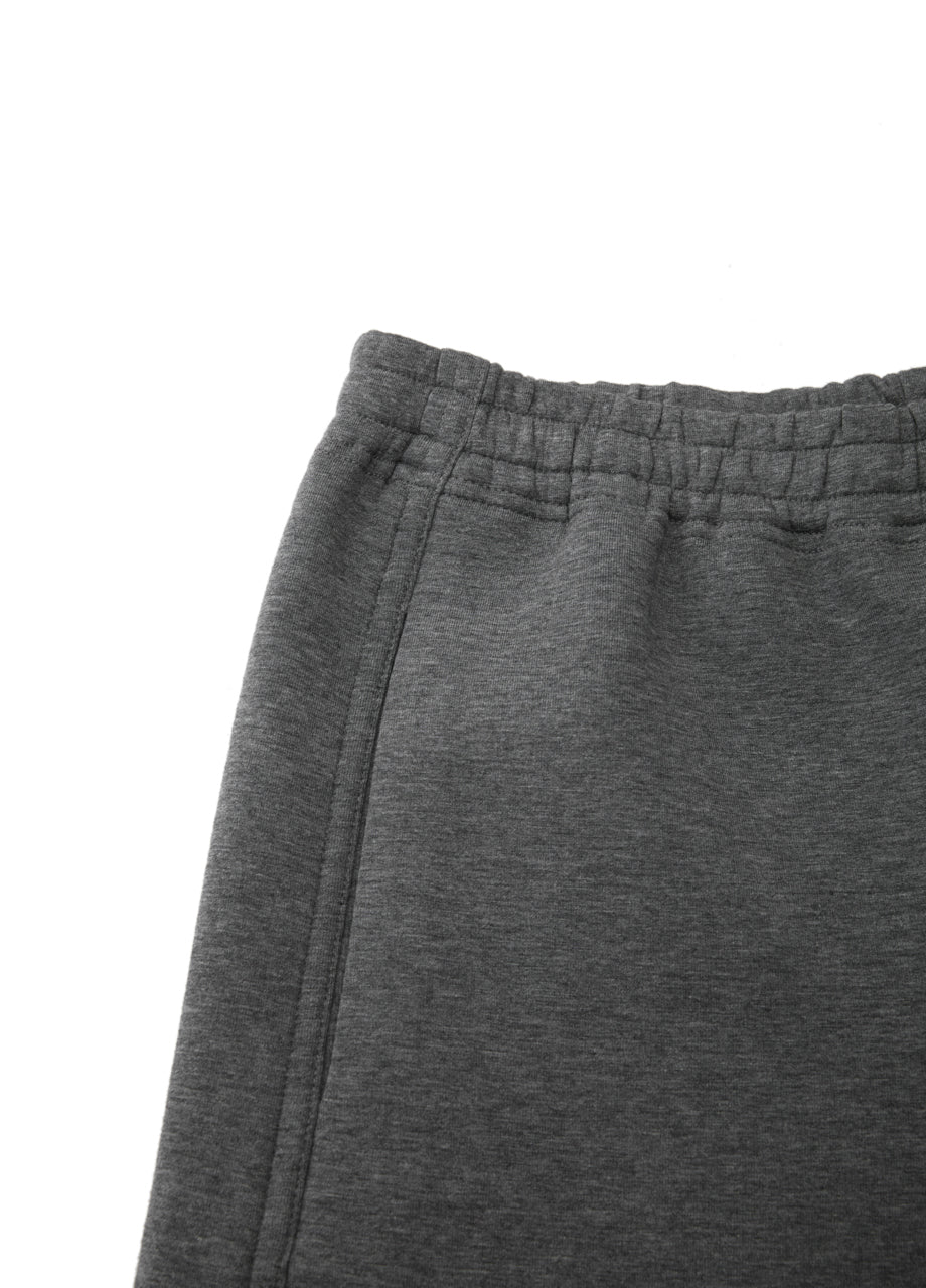 lockere, geschwungene Freizeithose