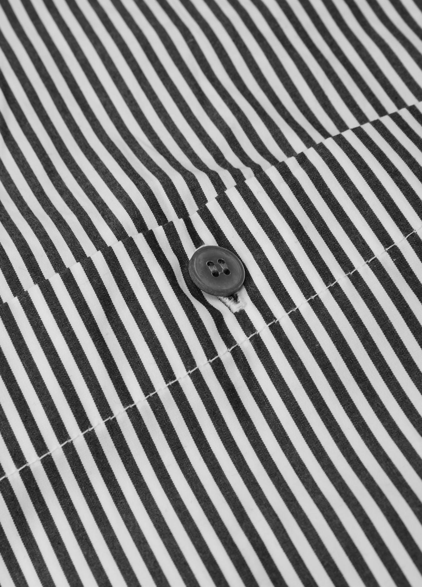 Übergroßes Faltenhemd